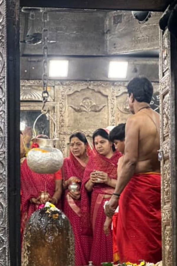 Actress Raai Laxmi worships At Ujjain Mahakaleshwar temple Photos4