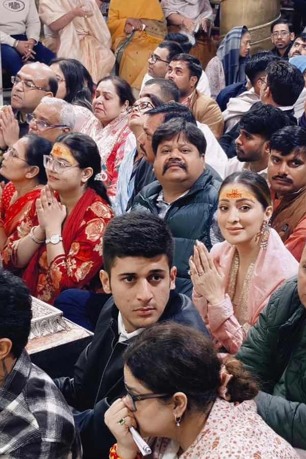 Actress Raai Laxmi worships At Ujjain Mahakaleshwar temple Photos6