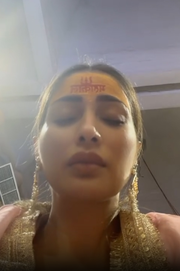 Actress Raai Laxmi worships At Ujjain Mahakaleshwar temple Photos9