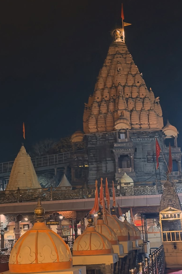 Actress Raai Laxmi worships At Ujjain Mahakaleshwar temple Photos10