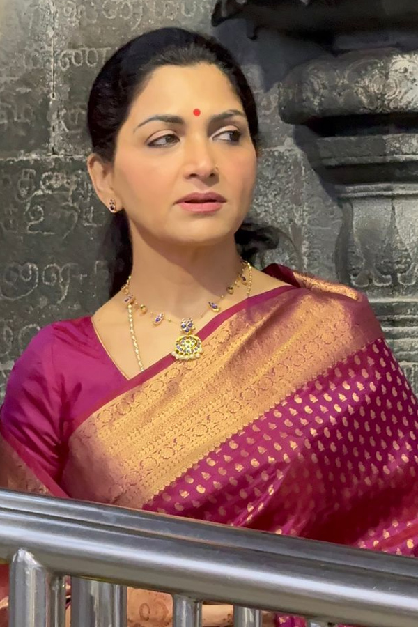 Khushboo And Naveen Chandra Visit Tirumala Temple Photos2