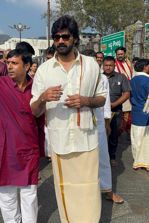 Khushboo And Naveen Chandra Visit Tirumala Temple Photos15
