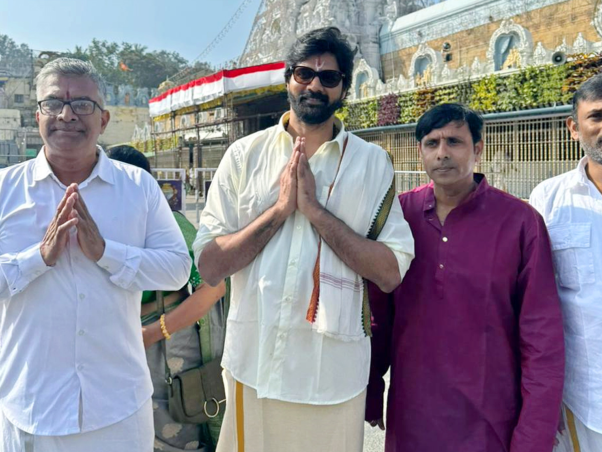 Khushboo And Naveen Chandra Visit Tirumala Temple Photos17