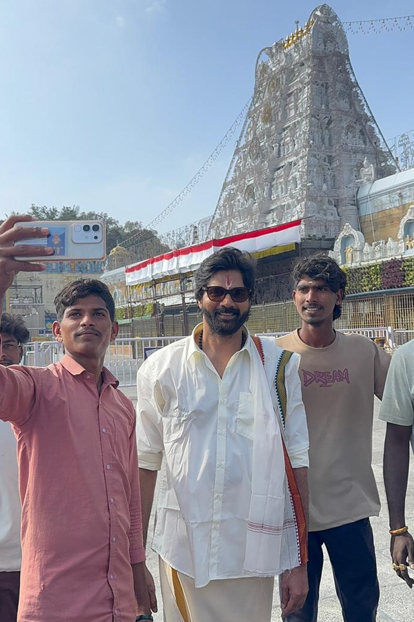 Khushboo And Naveen Chandra Visit Tirumala Temple Photos19