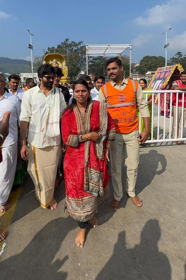 Khushboo And Naveen Chandra Visit Tirumala Temple Photos22