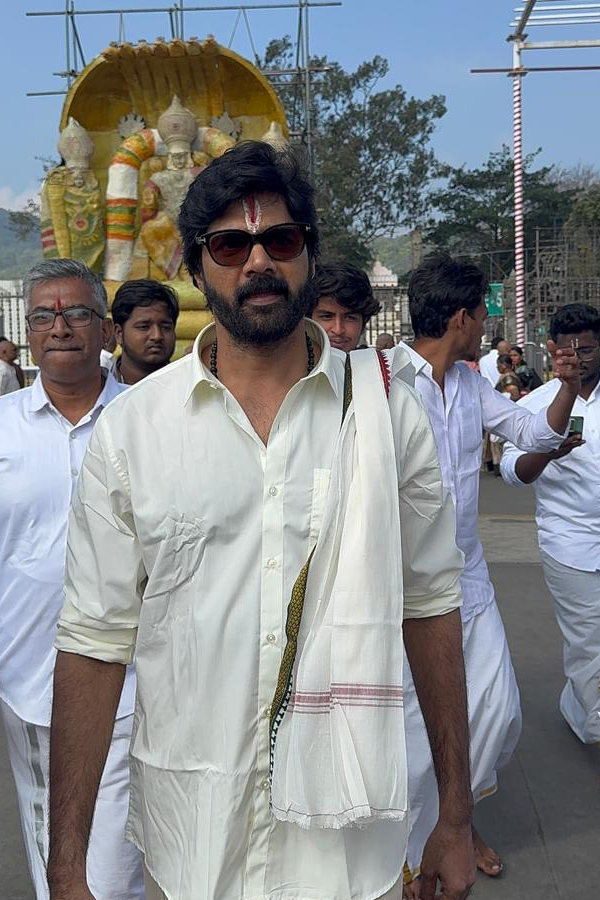 Khushboo And Naveen Chandra Visit Tirumala Temple Photos23