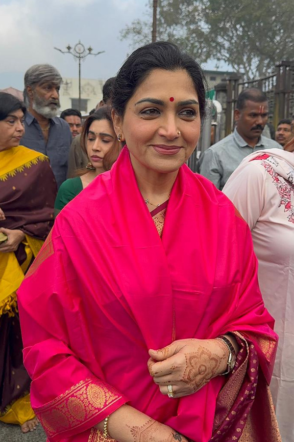 Khushboo And Naveen Chandra Visit Tirumala Temple Photos5