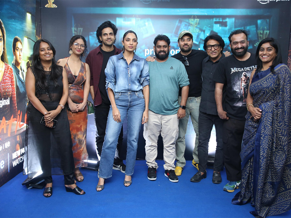 Sobhita Dhulipala Cheekatilo Movie Premiere Screening 4