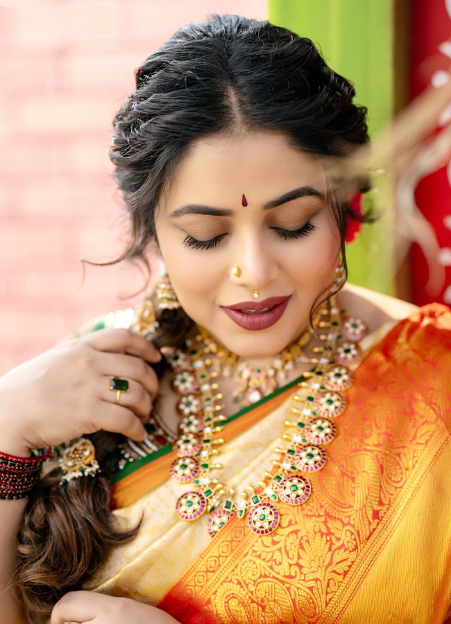 Poorna poses with her second pregnancy baby bump (Photos)2