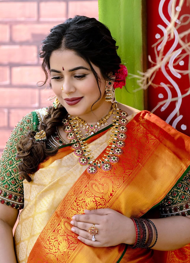 Poorna poses with her second pregnancy baby bump (Photos)11