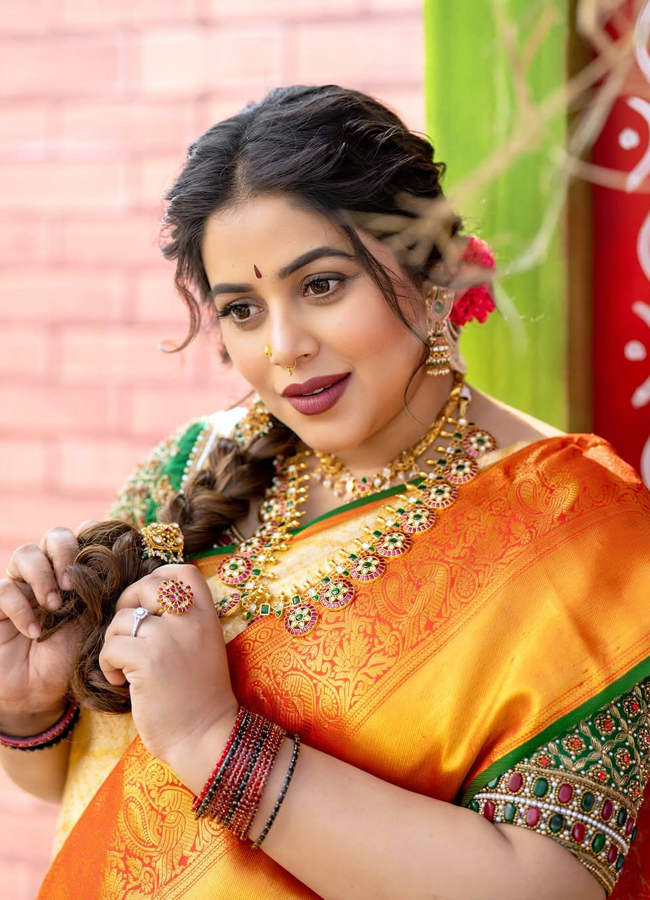 Poorna poses with her second pregnancy baby bump (Photos)4