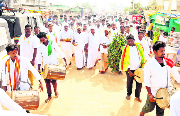 మండమెలిగె.. జాతర మొదలాయె1