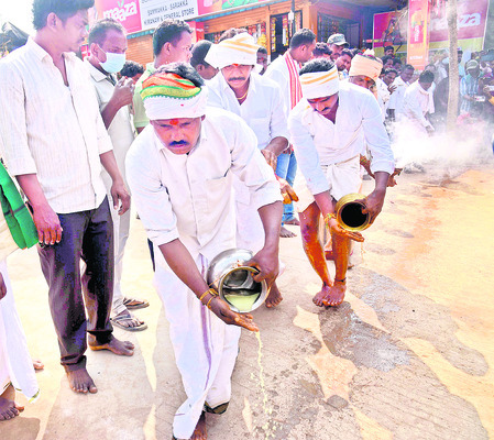 మండమెలిగె.. జాతర మొదలాయె..1