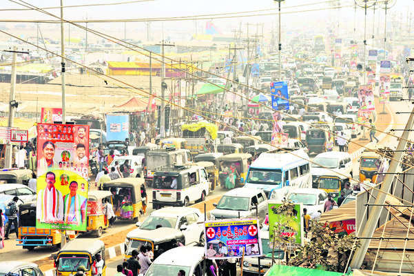 పులకించిన మేడారం1