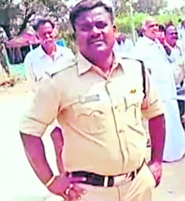 మహిళతో హోంగార్డు  అసభ్య ప్రవర్తన2