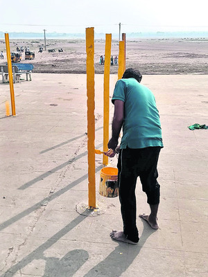 శాశ్వత సౌకర్యాలు లేక.. 2