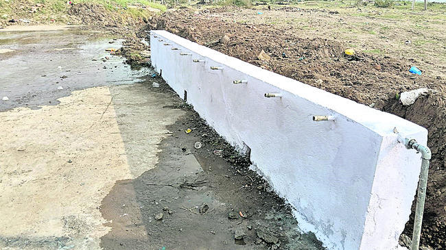 శాశ్వత సౌకర్యాలు లేక.. 3