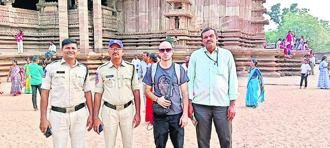 రామప్పలో అధికారుల సందడి1