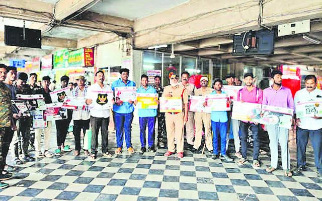 భక్తులకు ఇబ్బందులు లేకుండా ఏర్పాట్లు 1