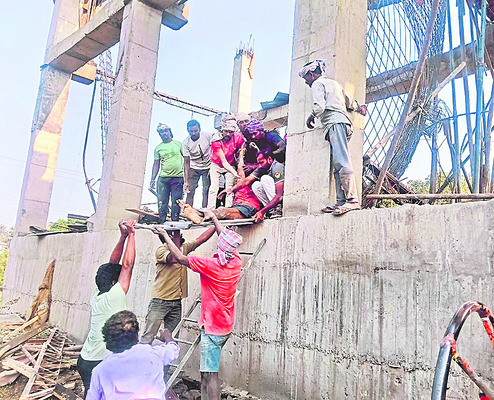 సెంట్రింగ్‌ కూలి ఒకరి మృతి 2