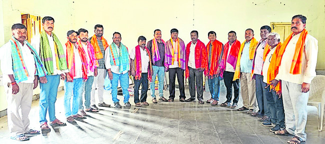 ఉపాధి సిబ్బందికి సన్మానం 1