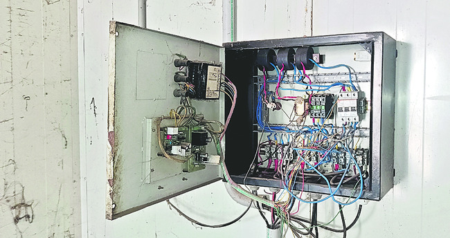 చీకట్లో చిన్నారుట్ల 1