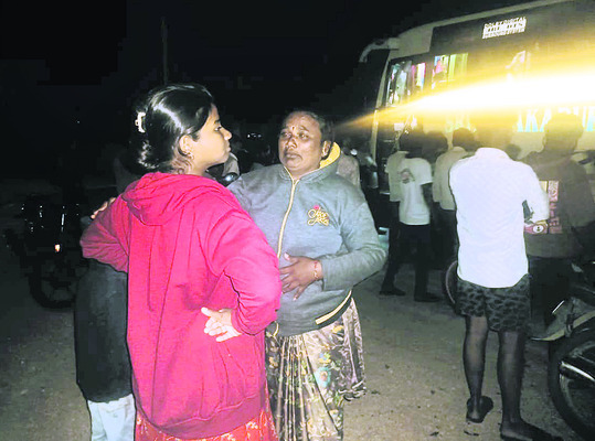 విహారయాత్రకు వెళ్లొస్తుండగా ప్రమాదం1