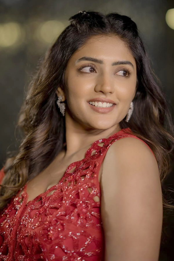 Actress Eesha Rebba Gorgeous And Stunning Photos2