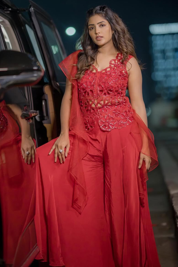 Actress Eesha Rebba Gorgeous And Stunning Photos11