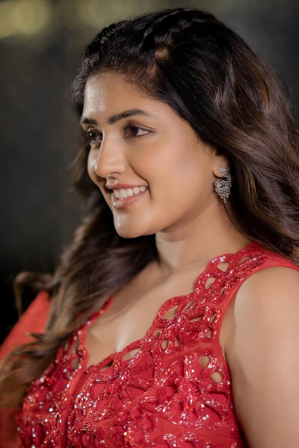 Actress Eesha Rebba Gorgeous And Stunning Photos14