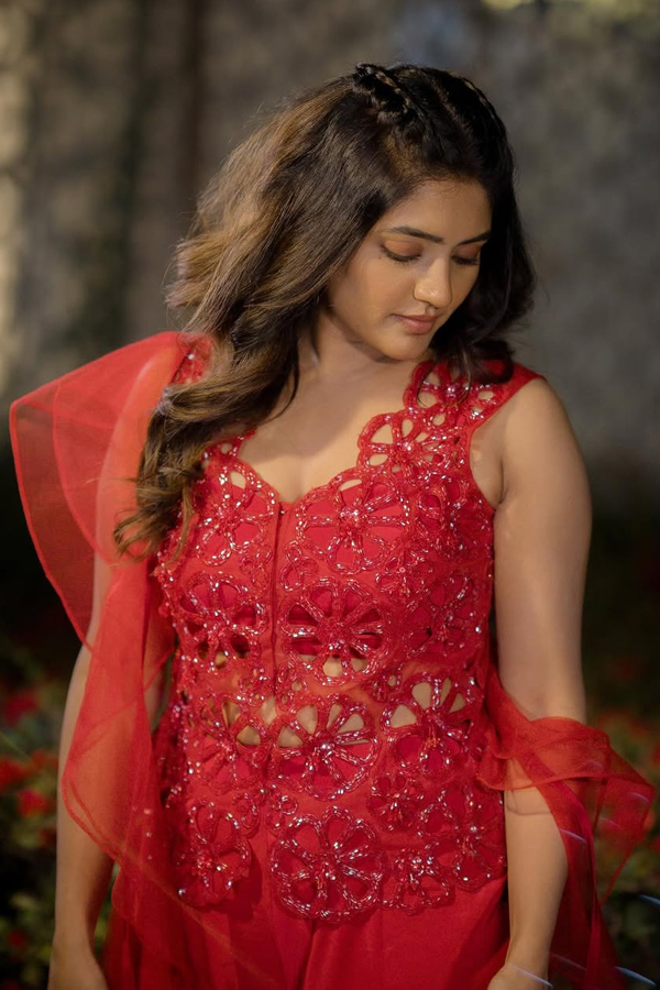Actress Eesha Rebba Gorgeous And Stunning Photos6