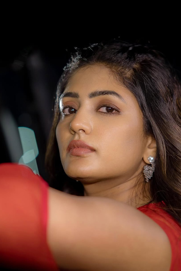 Actress Eesha Rebba Gorgeous And Stunning Photos8