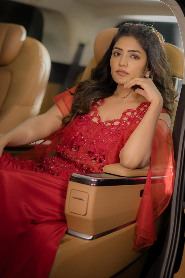 Actress Eesha Rebba Gorgeous And Stunning Photos9