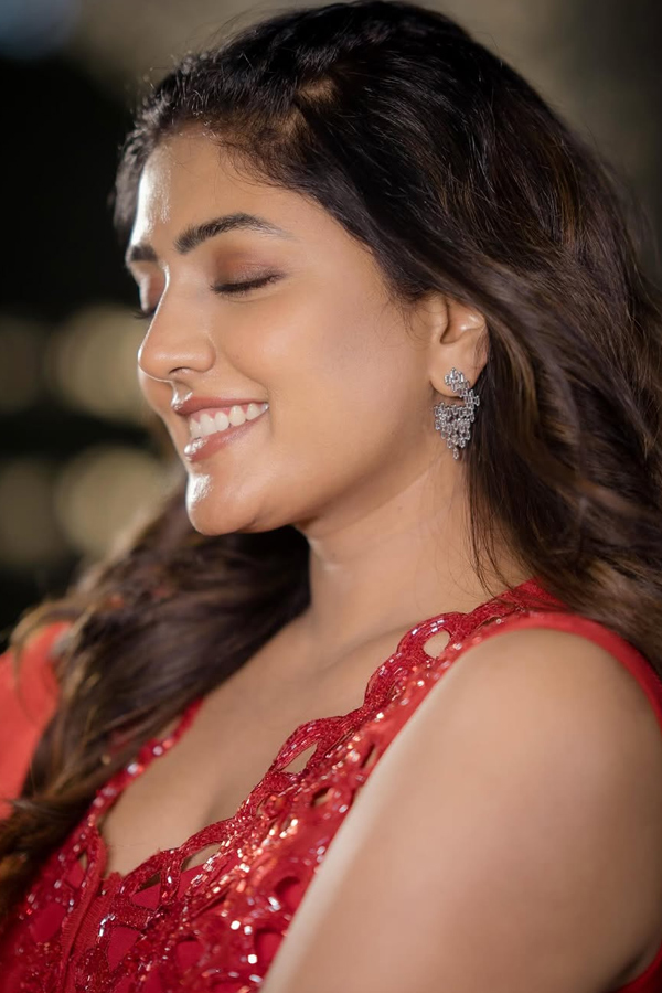 Actress Eesha Rebba Gorgeous And Stunning Photos10