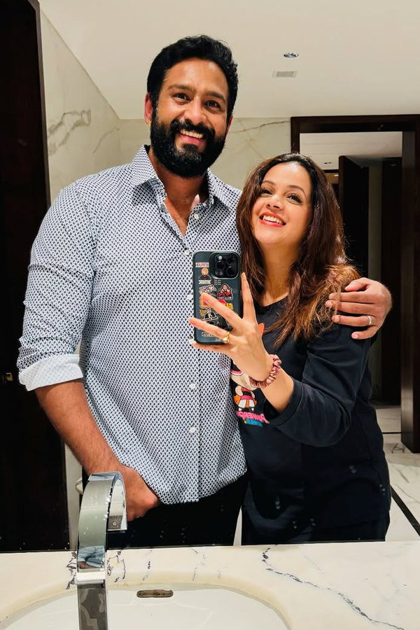 Bhavana Menon wedding Anniversary with Husband Naveen Photos7