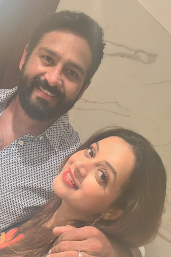 Bhavana Menon wedding Anniversary with Husband Naveen Photos9