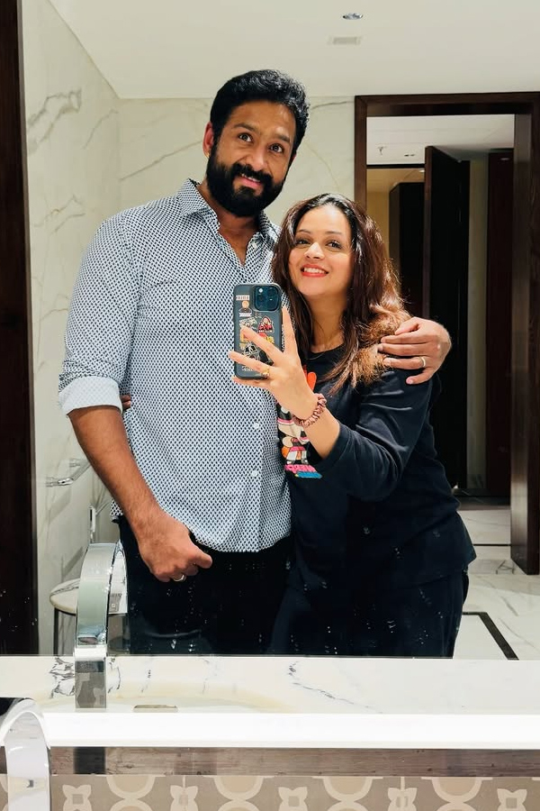 Bhavana Menon wedding Anniversary with Husband Naveen Photos12