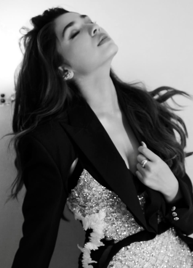 The actress krithi shetty is dazzling in a black and white dress (Photos)6