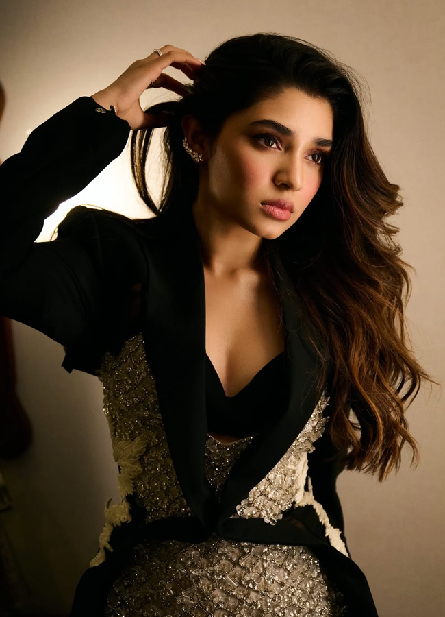 The actress krithi shetty is dazzling in a black and white dress (Photos)10