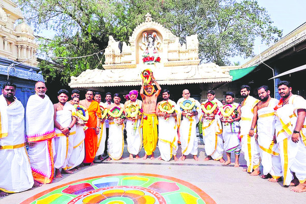 విఘ్నేశ్వరునికి సప్త నదీ జలాభిషేకం1
