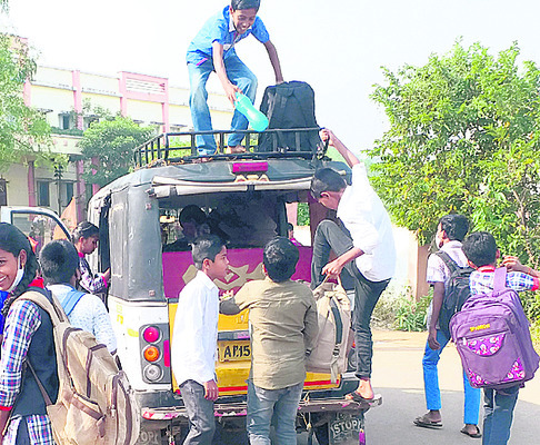 చదువుకోవాలంటే నడవాల్సిందే..1