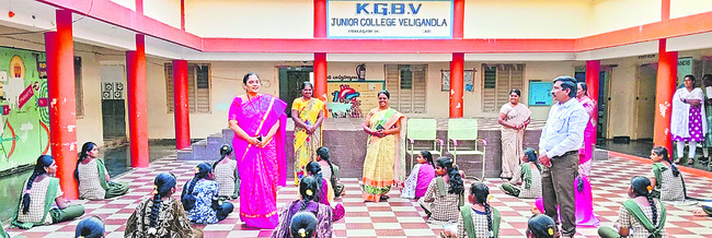 నూరు శాతం ఉత్తీర్ణతపై దృష్టి పెట్టాలి 1