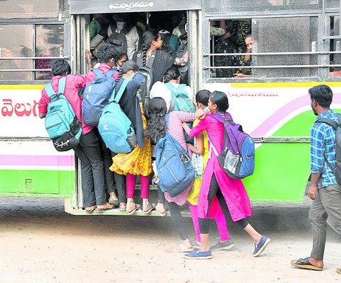 బస్సు ఆగదు.. చదువు సాగదు!2