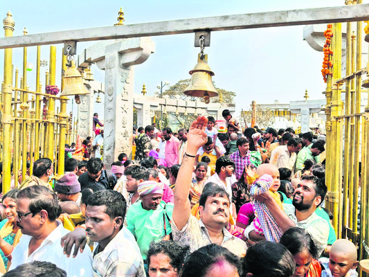 పుణ్యస్నానాలు.. మొక్కులు2