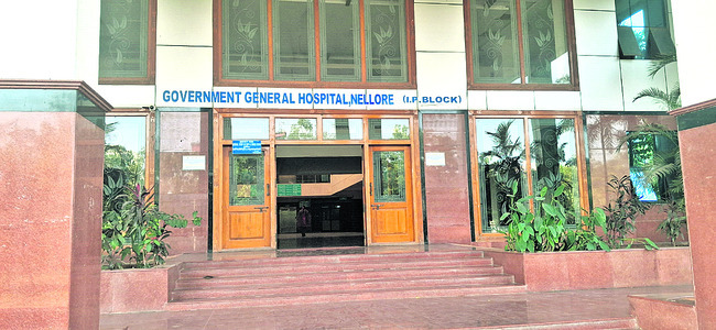 మార్చురీలోనూ లంచాలకు పీక్కుతింటూ.. 
1