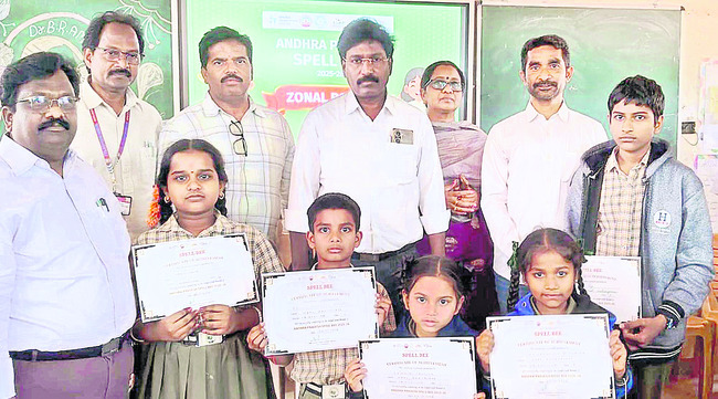 రిపబ్లిక్‌ వేడుకలకు  బయల్దేరిన తప్పెటగుళ్ల బృందం 2