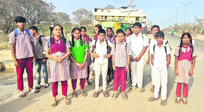 బడివేళకు బస్సేది?4