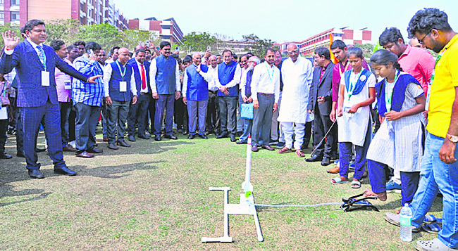 విజ్ఞాన్‌లో ప్రారంభమైన ‘ఏపీ స్పేస్‌ టెక్‌ సమ్మిట్‌’ 1