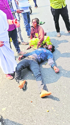 రెండు బైక్‌ల ఢీ 1