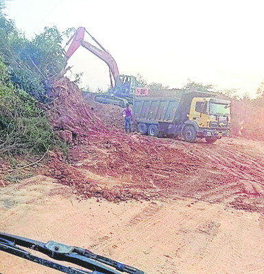 కొల్లగొట్టి.. కోట్లు పట్టి..1